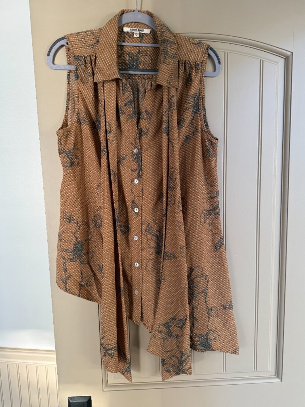 Daniel Rainn asymmetrical sleeveless blouse, size M - Picture 5 of 10